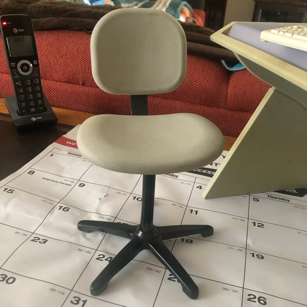 Working - Vintage American Girl Mini Macintosh, Desk, Chair, Mouse Pad Complete